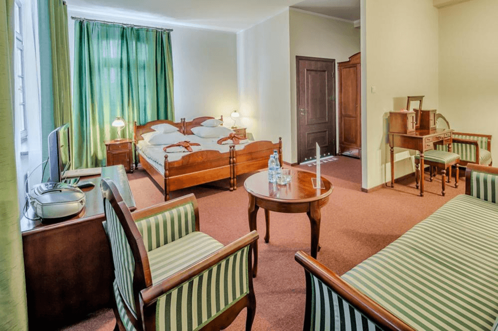 Pokój hotelowy w miejscu zakwaterowania balu